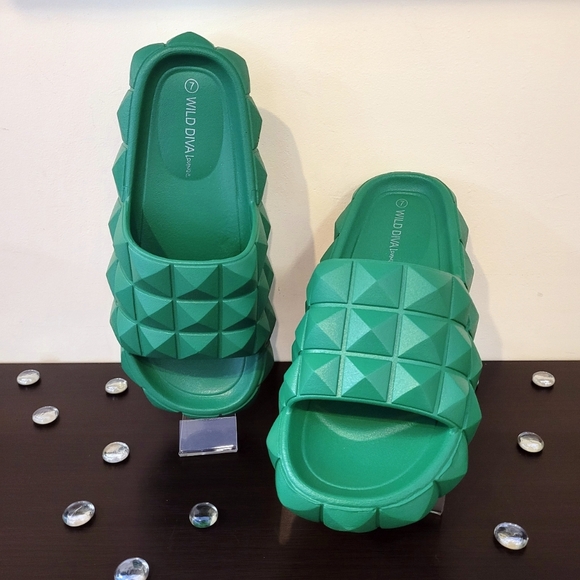 Wild Diva Lounge Green Diamond Slides - Picture 2 of 4